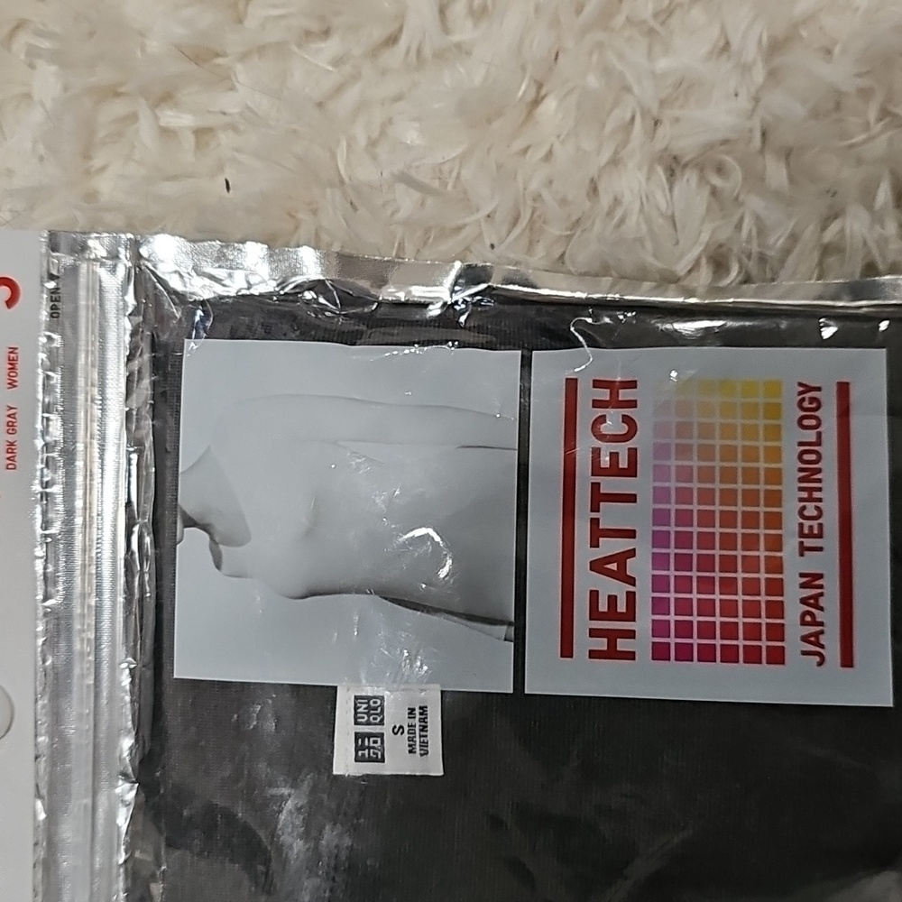 UniQlo- HEATTECH Womens Long Sleeve Shirt - Picture 4 of 5